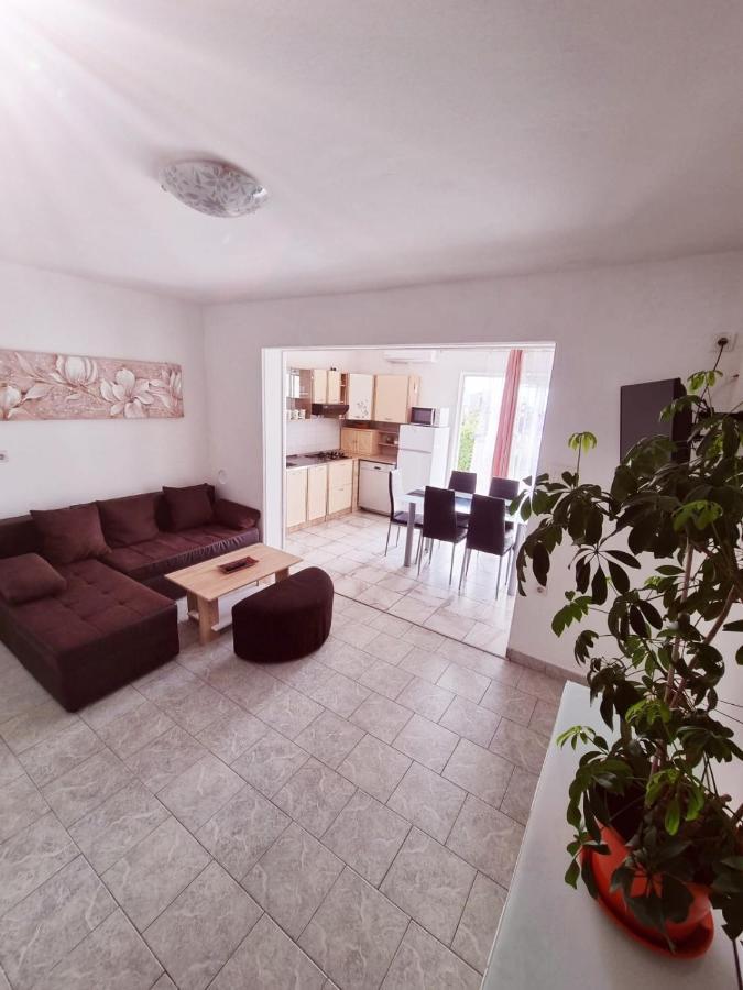 Apartments Nada Krk Town Exterior foto